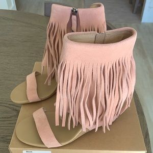 NWT. Kookaburra Piaz Wedge Fringe Pink Sandal, Stardust, Size 9
